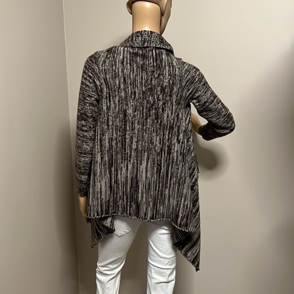 Tweeds Shark‎ Bite Cardigan Size Small - Picture 9 of 12